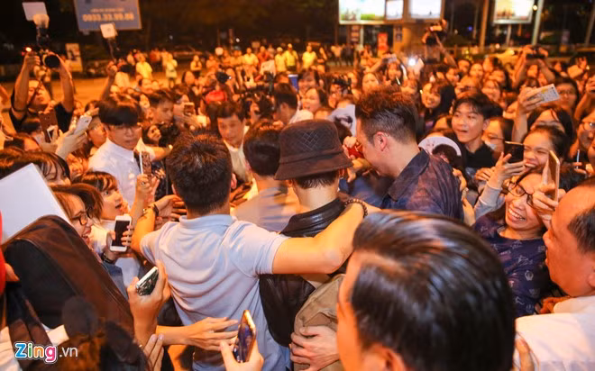 Theo lịch trình, Yesung sẽ ở lại Việt Nam 2 ngày. Ngày 8/12, anh có buổi tiếp xúc với báo chí, ngày 9/12, anh dành thời gian ghi hình chương trình Nhạc hội song ca. Đến 22h cùng ngày anh sẽ rời Việt Nam trở về Hàn Quốc. 