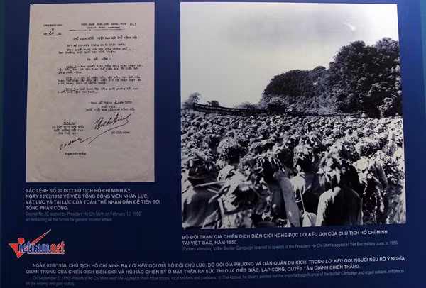 Bộ đội tham gia chiến dịch Biên giới nghe đọc lời kêu gọi của Chủ tịch Hồ Chí Minh 