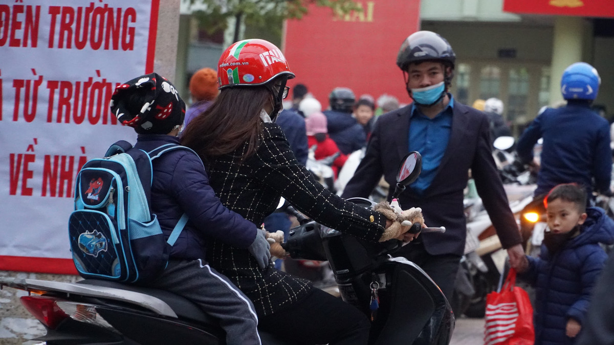 Đợt rét đậm, rét hại lần này chia làm 2 giai đoạn: Giai đoạn đầu từ đêm 7/1 đến ngày 10/1, trời rét, ẩm, nhiệt độ ban đêm và ban ngày đều thấp, trời không có nắng. Ngay trong sáng nay, hiện tượng băng tuyết đã xuất hiện ở vùng núi cao thuộc Lào Cai, Lai Châu, Cao Bằng