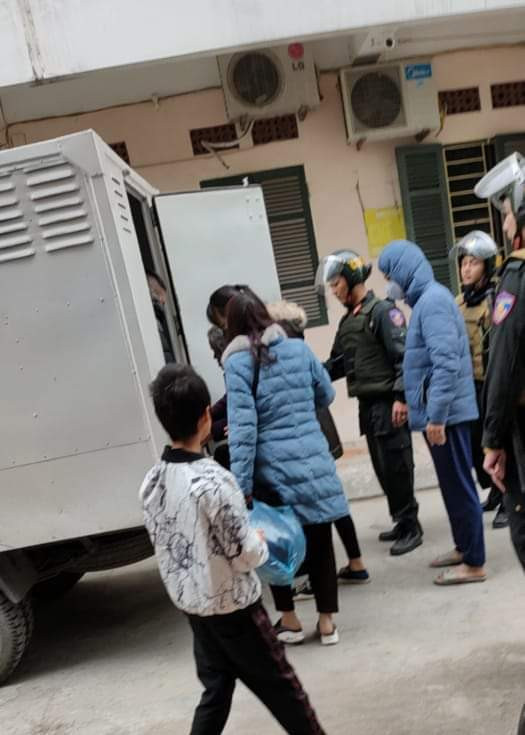 Bà Trần Thị Đàm được xác định là đối tượng đứng ra điều hành tụ điểm ma túy phức tạp, hoạt động rất tinh vi. "Bà trùm" này từng có nhiều tiền án liên quan đến ma tuý. Ổ nhóm tội phạm này lợi dụng con ngõ nhỏ để thực hiện hành vi mua bán trái phép chất ma tuý, họ cử người cảnh giới ngay từ phía ngoài.