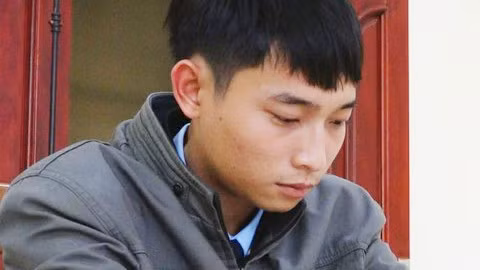 Co gai 19 tuoi chat nhay cam de doi lay iphone 12