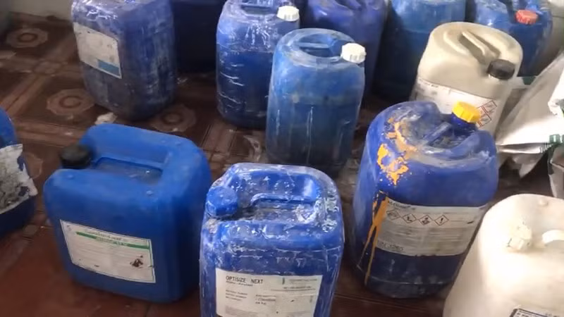 Bat chu co so ngam oc buou voi hoa chat ban cho quan an-Hinh-3