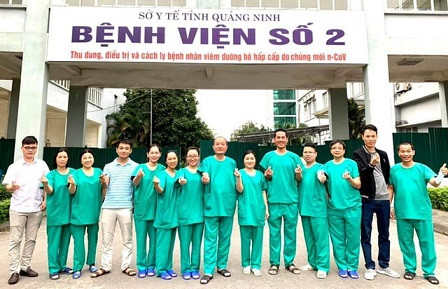 Be gai chao doi khoe manh tai khu cach ly o Quang Ninh-Hinh-2