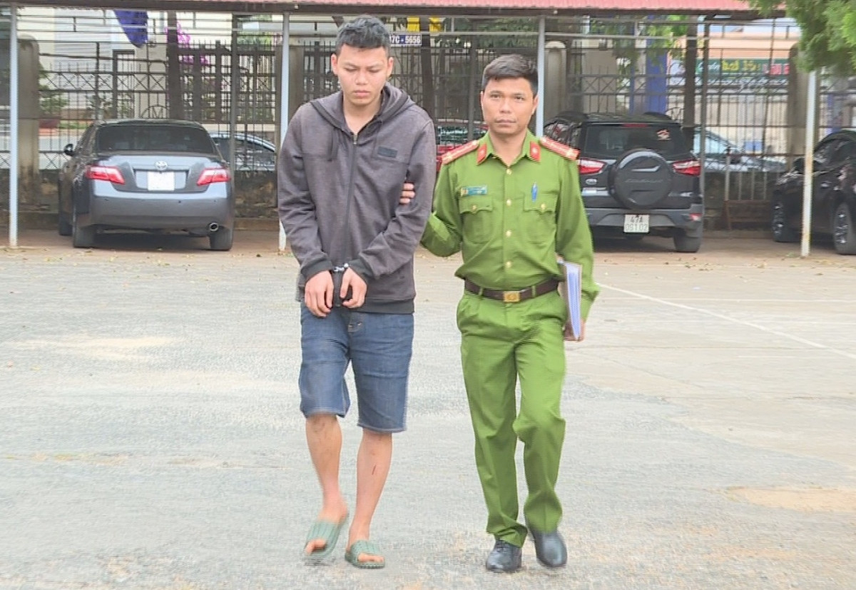 Cam dao rua di giai quyet mau thuan, chem ca luc luong cong an