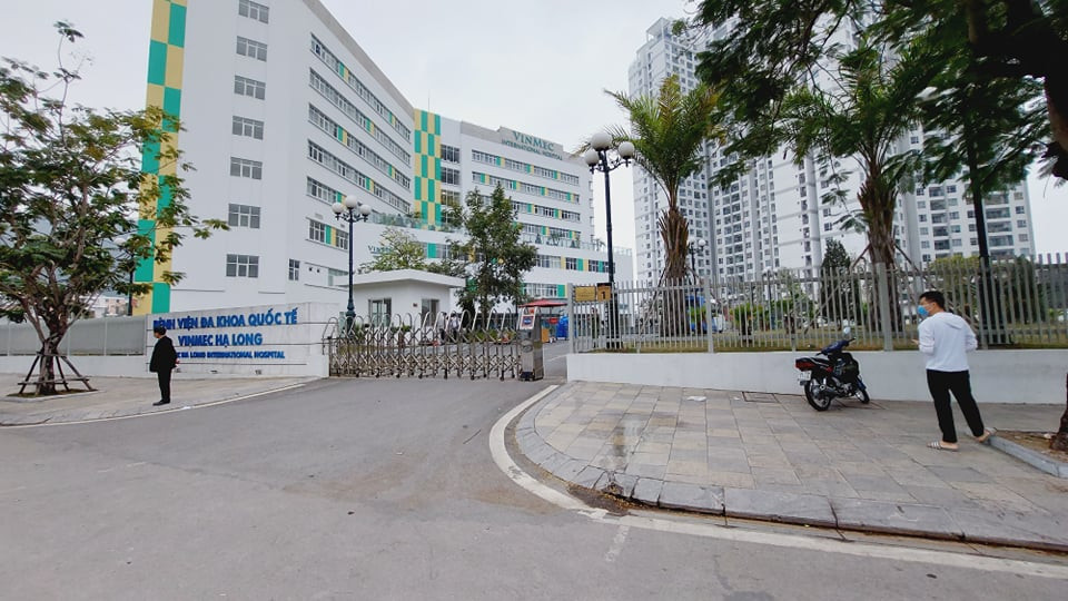 Sáng ngày 28/1/2021, các cấp ngành trên địa bàn tỉnh Quảng Ninh đồng loạt ra các văn bản khẩn cấp chỉ đạo thực hiện phòng chống dịch COVID – 19. Bệnh viện, các cơ quan đều tăng cường công tác kiểm dịch.