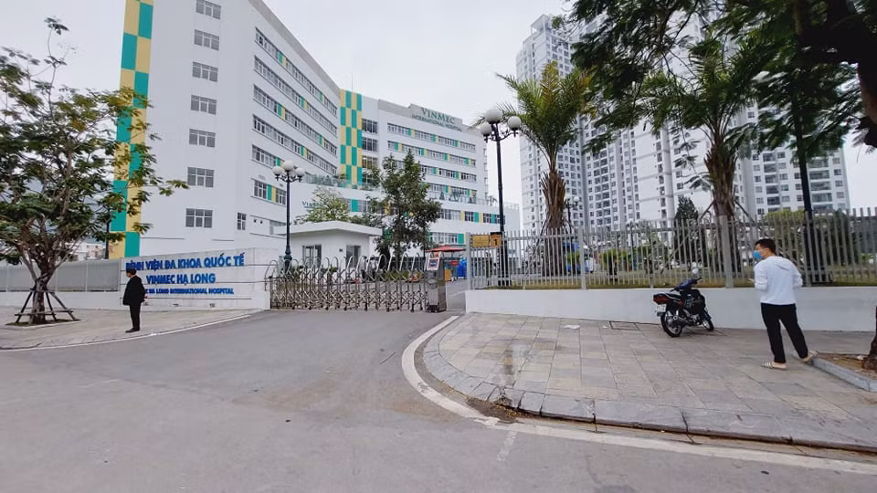 Sáng ngày 28/1/2021, các cấp ngành trên địa bàn tỉnh Quảng Ninh đồng loạt ra các văn bản khẩn cấp chỉ đạo thực hiện phòng chống dịch COVID – 19. Bệnh viện, các cơ quan đều tăng cường công tác kiểm dịch.