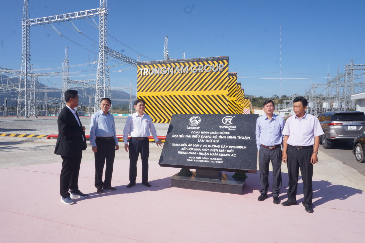 Chu tich VUSTA Phan Xuan Dung tham, chuc Tet ba con Ninh Thuan-Hinh-2