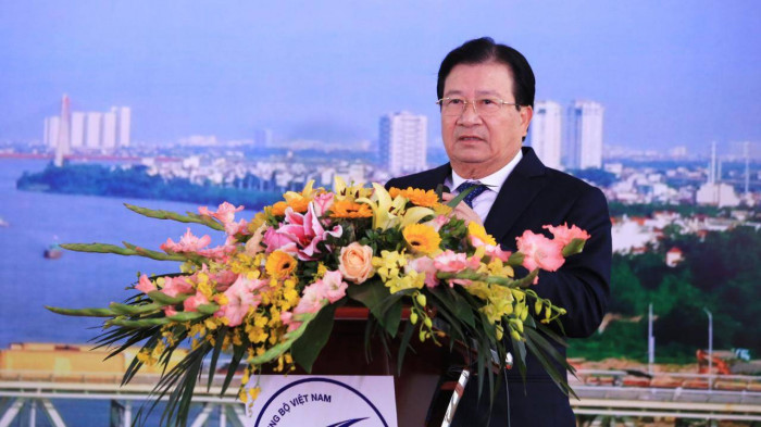 "Lần này, thông xe cầu, công việc được chuẩn bị chu đáo kỹ lưỡng, nghiêm túc dưới sự chỉ đạo của Bộ và Tổng cục Đường bộ VN phối hợp với các đơn vị liên quan đã hoàn thành và thông xe đúng vào dịp để đảm bảo giảm ùn tắc giao thông, phân luồng giao thông hợp lý đặc biệt Tết Nguyên đán tới", Phó Thủ tướng Trịnh Đình Dũng nói trong buổi lễ thông xe cầu Thăng Long