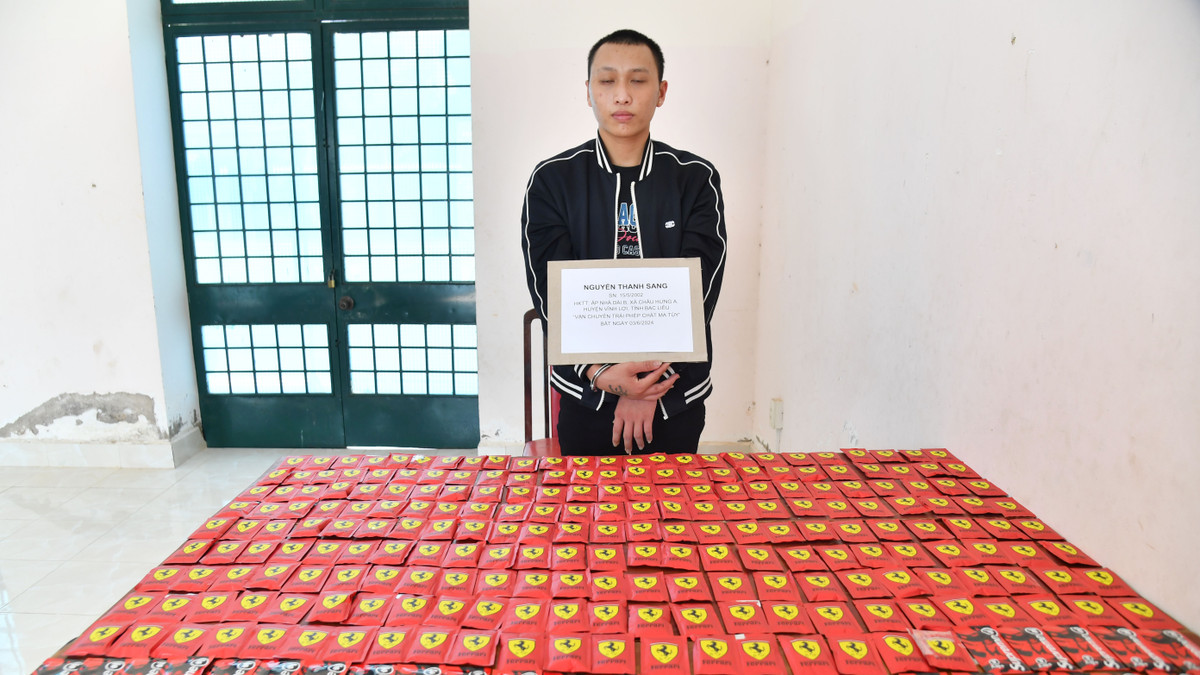 Tay Ninh: Bat thanh nien van chuyen 260 goi ma tuy vao Viet Nam