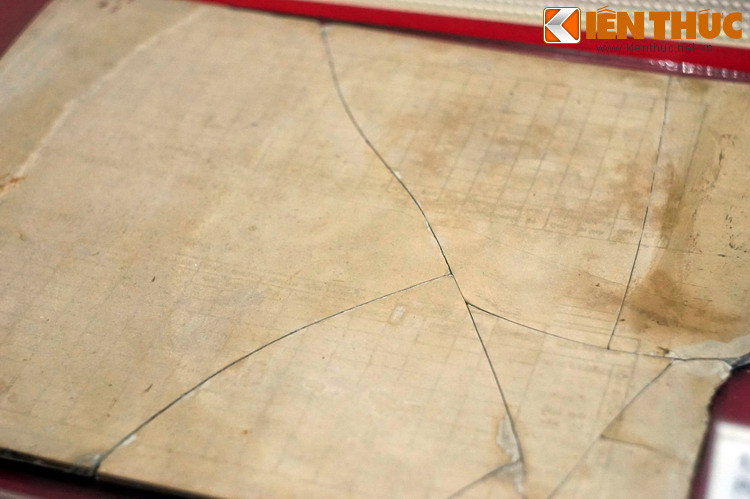 Bàn đá đồng chí Nguyễn Ái Quốc đã dùng đề in báo "Việt Nam Độc lập" và tài liệu trong những năm 1941-1942.