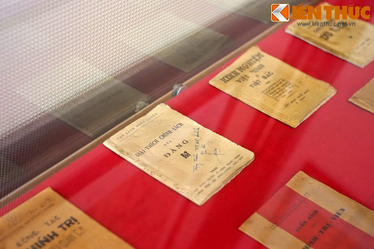 Một số sách do Ban tuyên truyền cổ động Trung ương Đảng Cộng sản Đông Dương và Mặt trận Việt Minh xuất bản, năm 1944-1945.