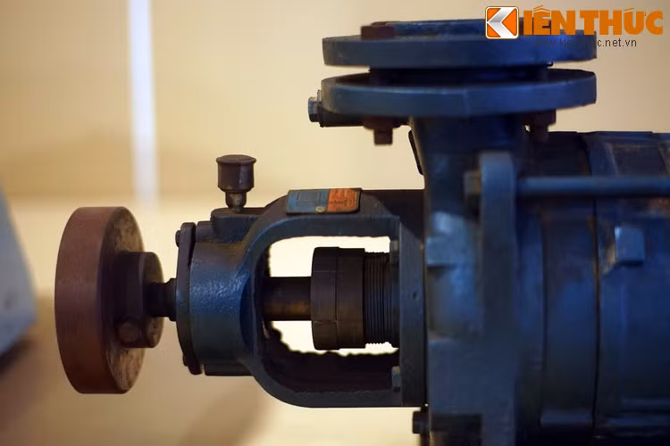 Theo thống kê, trong giai đoạn 1975-1986, Nhà nước đã đầu tư vào ngành công nghiệp 65 tỷ đồng (tính theo thời giá 1982), chiếm trên 40% tổng vốn đầu tư vào khu vực sản xuất vật chất, tốc độ tăng đầu tư cho công nghiệp cao hơn mức tăng đầu tư bình quân của toàn bộ khu vực sản xuất vật chất.