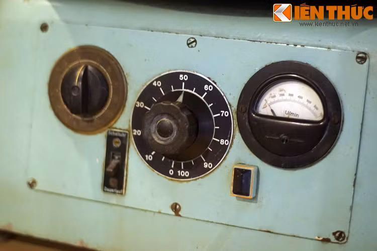 Những sản phẩm được chế tạo trong nước đã góp phần tháo gỡ khó khăn, giúp các cơ sở kinh tế có thể tự chủ phần nào về công cụ sản xuất trong bối cảnh giao lưu thương mại quốc tế bị hạn chế,