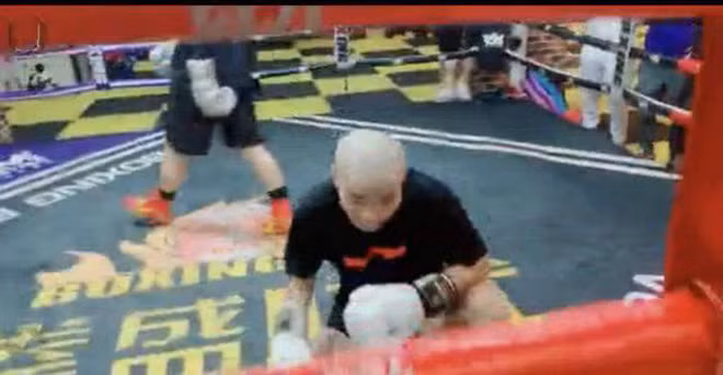 “De tu” Ly Tieu Long dam chap “10 vo su Vinh Xuan”, bi an don nho doi