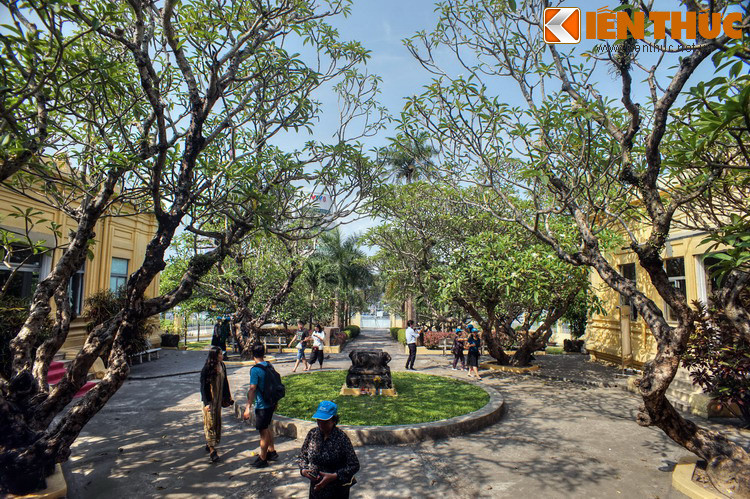 Sau năm 1954, cơ sở này mang tên là Viện bảo tàng Chàm. Vào thập niên 1950 và 1960, kiến trúc sư Nguyễn Bá Lăng thuộc Viện Khảo cổ cho nới rộng diện tích các sảnh trưng bày một cách hài hòa, bắt nhịp với phần kiến trúc ban đầu.