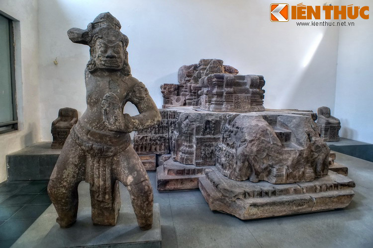 Sau đó, Bảo tàng được mở rộng và tái khánh thành năm 1936 với tên gọi mới là Bảo tàng Henri Parmentier, để vinh danh người sáng lập. Diện tích mới của Bảo tàng được dùng để thu nhận thêm bộ sưu tập cổ vật khai quật ở Trà Kiệu và Tháp Mẫm ở Bình Định.