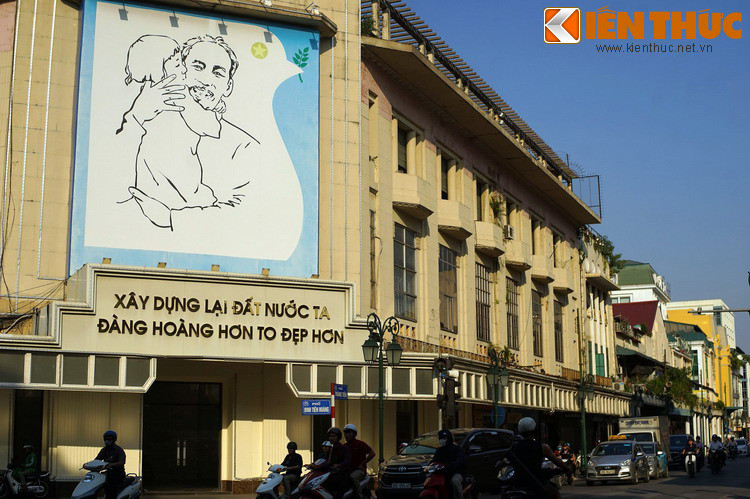 Ngày 20/4/1976, bức tranh được trưng bày tại trung tâm triển lãm Vân Hồ (Hà Nội) và đoạt giải nhì của cuộc thi sáng tác. Khi cuộc Tuyển cử bầu Quốc hội thống nhất đầu tiên diễn ra, tranh được in hàng vạn bản, phát hành cả nước với tên gọi “Độc lập – Thống nhất – Hòa bình – Hạnh phúc”.