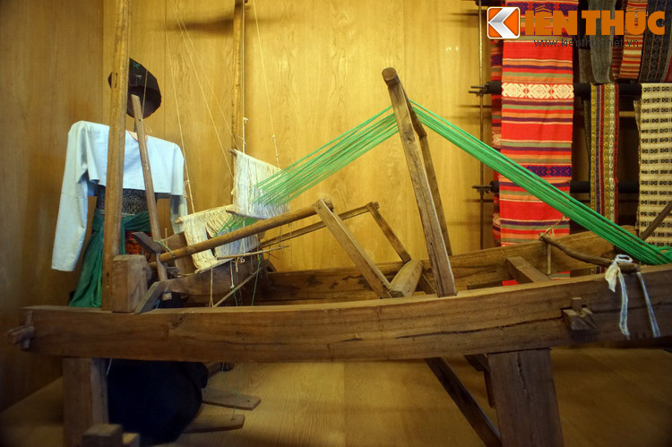 Có thể nói, khách tham quan Bảo tàng Dân tộc học không có cảm giác nhàm chán vì lối trưng bày “khô khan”, mà có trải nghiệm như được vượt hàng trăm, hàng ngàn cây số để hòa mình vào không gian sống đặc trưng ở những miền đất xa xôi.