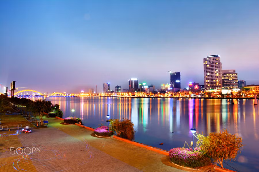 Bờ sông Hàn lung linh trong biểu chiều tà. Ảnh: Nang-Yai / 500px.com.