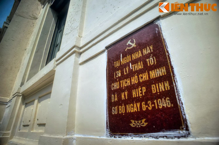 Để ghi nhớ sự kiện ký kết Hiệp định sơ bộ, một bia kỷ niệm đã được đặt tại khu nhà cổ của Cung Thiếu nhi Hà Nội. Bia ghi: “Tại ngôi nhà này (38 Lý Thái Tổ), Chủ tịch Hồ Chí Minh đã ký Hiệp định sơ bộ ngày 6-3-1946”.