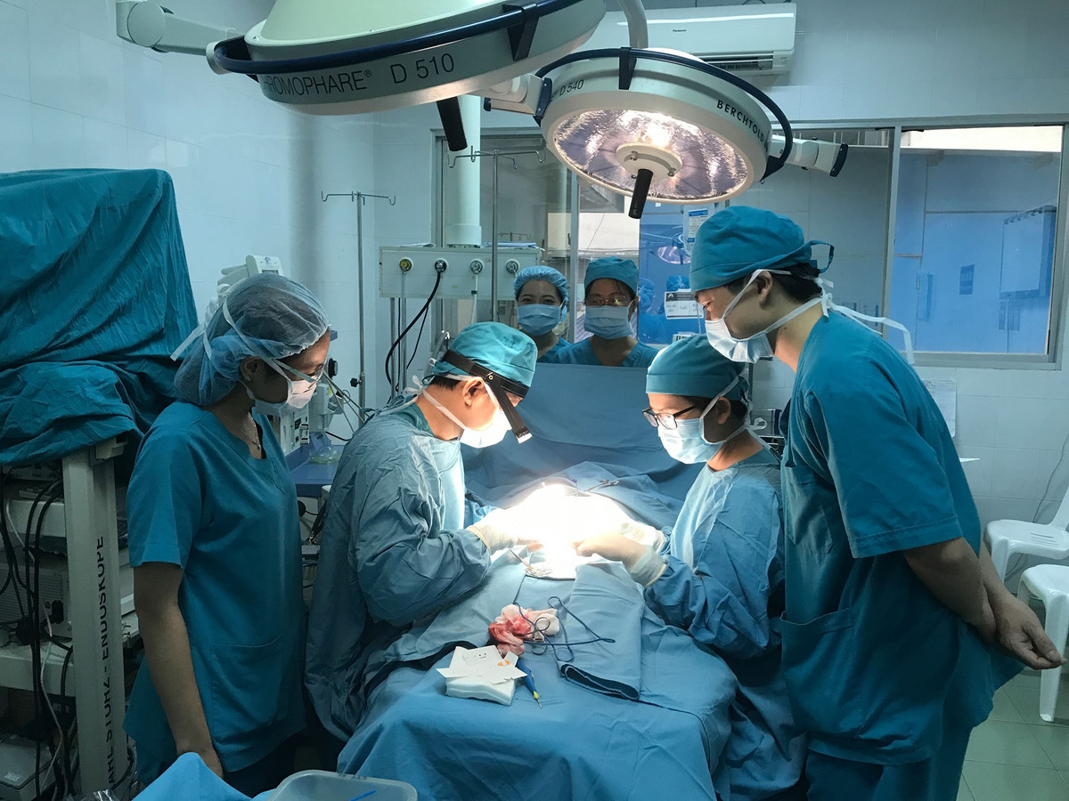 Lỗ tiểu đóng cao khiến bé trai phải mang tã giấy 10 năm Lo tieu dong cao khien be trai phai mang ta giay 10 nam