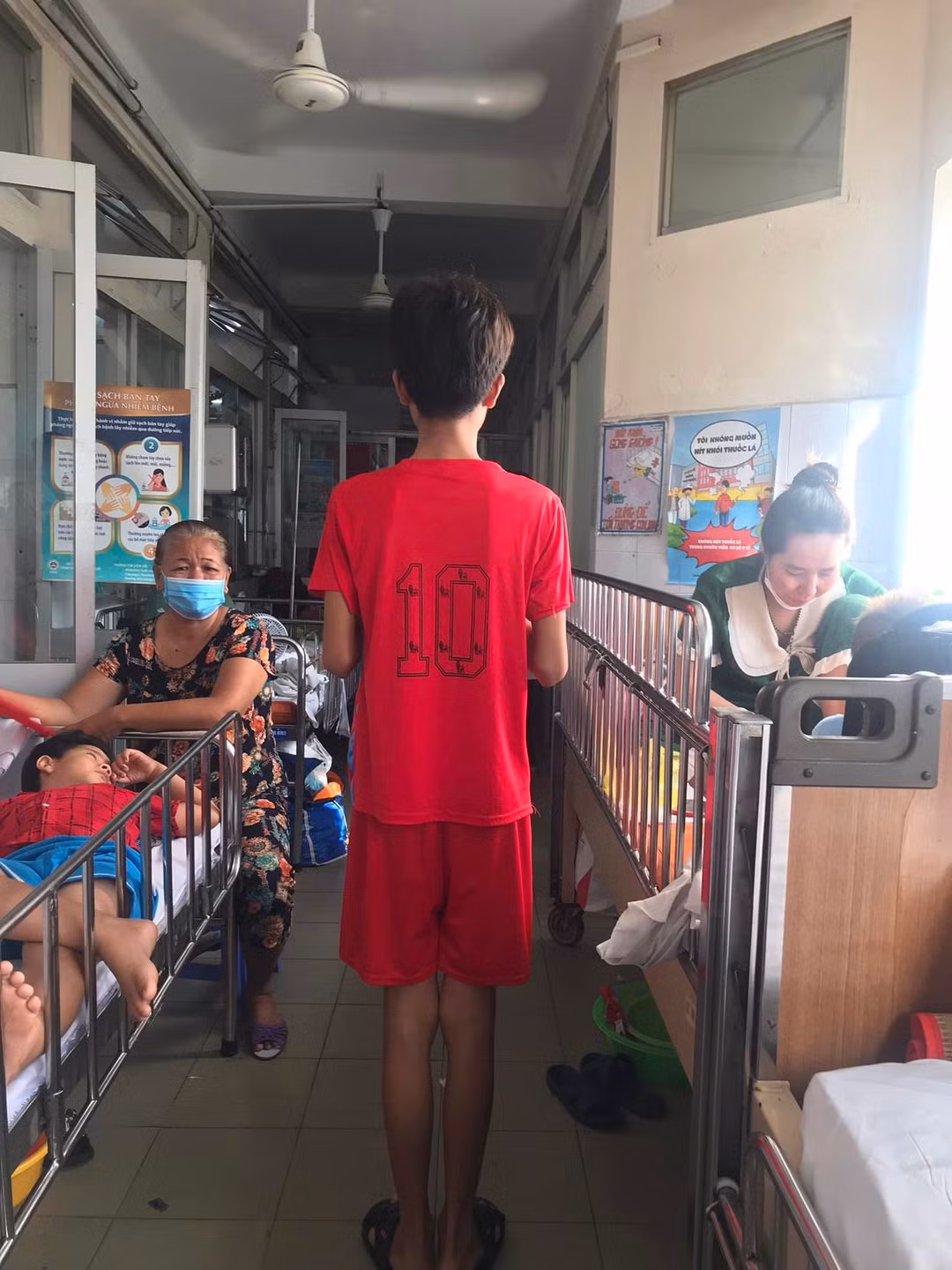 Lo tieu dong cao khien be trai phai mang ta giay 10 nam-Hinh-2