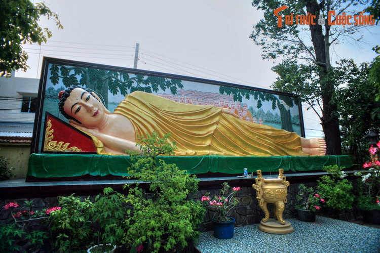 Trong chùa xưa, tại chánh điện có một tủ thờ Hộ pháp rộng tới 7-8 mét vuông, có thể chứa được từ 6 – 10 người. Nhờ vậy trong nhiều năm chi bộ hoạt động nhưng không hề bị lộ do mỗi khi có biến các đảng viên lại ẩn náu trong chiếc tủ lớn.