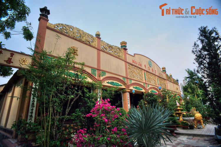 Sau khi ni cô viên tịch chùa trở nên vắng vẻ. Đến năm 1803, nhờ vào sự cúng dường của bà bà Nguyễn Thị Đạt, trụ trì chùa là hoà thượng Tiên Thiện cất mới ngôi chùa rộng lớn bằng gỗ căm xe và đã đặt tên chùa là "Bửu Lâm" với ước muốn bảo tồn và phát triển Phật pháp.