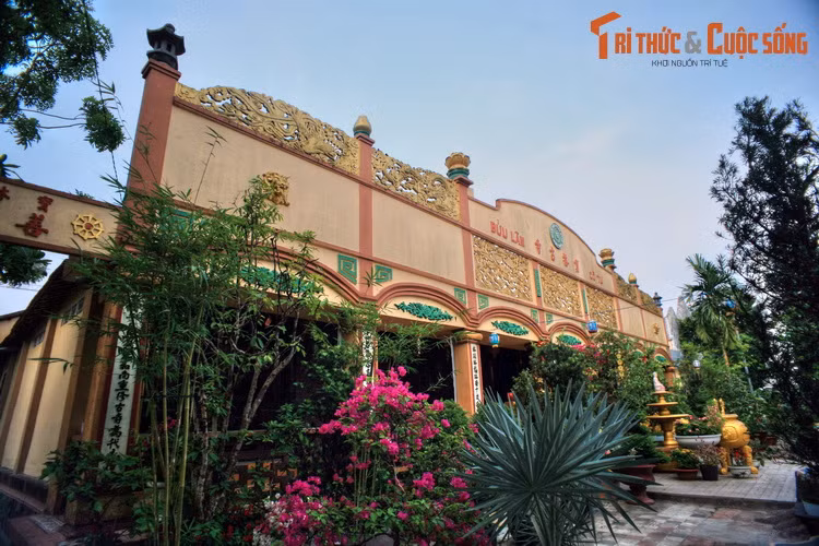 Sau khi ni cô viên tịch chùa trở nên vắng vẻ. Đến năm 1803, nhờ vào sự cúng dường của bà bà Nguyễn Thị Đạt, trụ trì chùa là hoà thượng Tiên Thiện cất mới ngôi chùa rộng lớn bằng gỗ căm xe và đã đặt tên chùa là "Bửu Lâm" với ước muốn bảo tồn và phát triển Phật pháp.