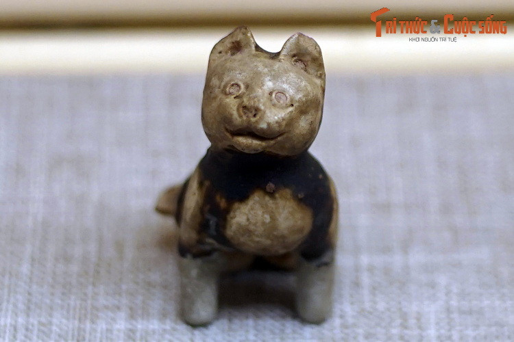 Một số hình ảnh khác về bức tượng mèo được coi là cổ nhất Việt Nam.