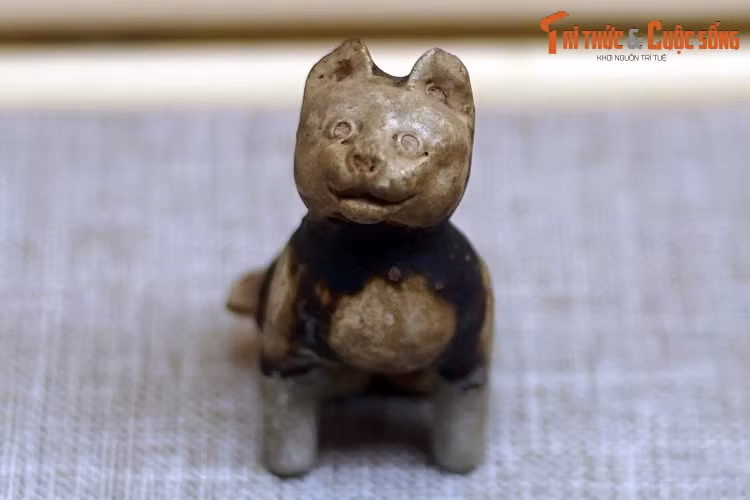 Một số hình ảnh khác về bức tượng mèo được coi là cổ nhất Việt Nam.