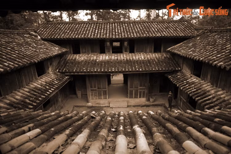  Chi phí xây dựng 150 tỉ đồng. Số tiền Vua Mèo bỏ ra xây dựng khu dinh thự lên đến 150.000 đồng bạc trắng, quy đổi ra tiền Việt Nam hiện nay tương đương với 150 tỉ đồng.