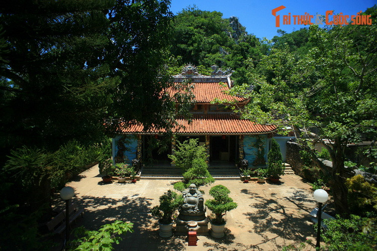 Những năm sau đó, chùa được trùng tu nhiều lần. Lần trùng tu lớn gần đây là vào năm 1995 - 1996. Công trình kiến trúc hiện nay của chùa bao gồm nhiều hạng mục như: tam quan, sân chùa, hành cung, chùa chính...