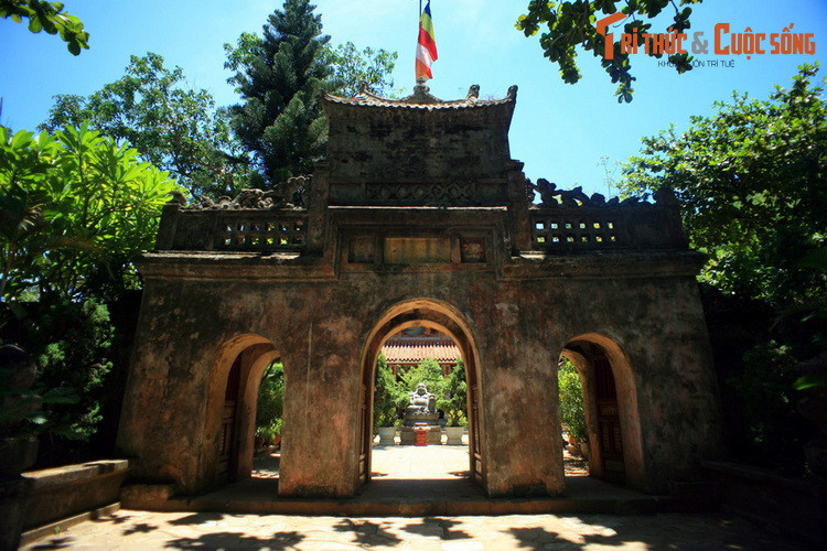 Vào thời Tây Sơn, chùa bị hư hỏng hoàn toàn. Dưới đời vua Minh Mạng, chùa Tam Thai được trùng tu vào năm 1825 và trở thành nơi tu của em gái nhà vua. Năm 1901, cơn bão Tân Sửu đã tàn phá ngôi chùa. Đến năm 1907, chùa mới xây dựng lại.