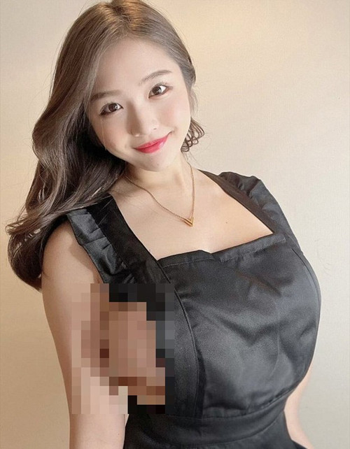  Mặc tạp dề thả rông là một trong những lựa chọn rất được chị em ưu ái.