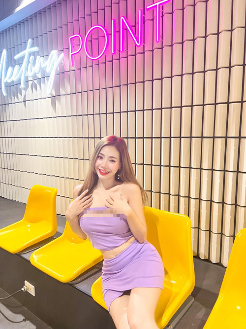 Trên trang cá nhân, nữ DJ rất chăm chỉ cập nhật những hình ảnh mới nhất của mình tới những người quan tâm. Hiện tại, Thanatcha có hơn 950.000 người theo dõi trên Instagram, hơn 950.000 fan trên Facebook, 1,3 triệu fan trên TikTok.