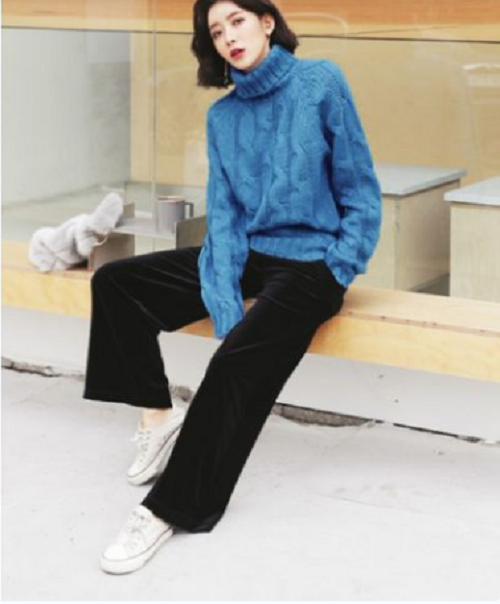 Nắm được nhu cầu tiêu dùng này, những nhà thiết kế thời trang cho ra mắt ngày càng nhiều thiết kế “dịu dàng” với cơ thể. Một trong số đó là mẫu quần suông chất liệu cotton.