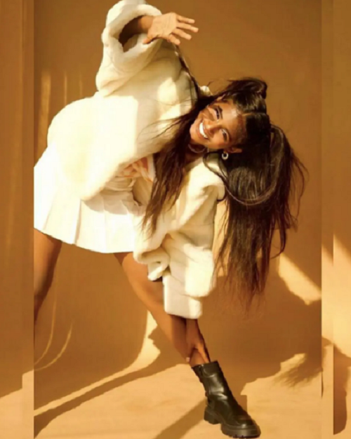 Dù sớm nổi tiếng, Maleesha luôn chú trọng việc học. Cô cho biết điểm số hiện tại của cô khá lý tưởng. Thành tích học tập tốt cũng là điều khiến người thân Maleesha vui lòng.