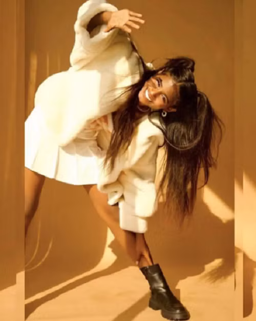 Dù sớm nổi tiếng, Maleesha luôn chú trọng việc học. Cô cho biết điểm số hiện tại của cô khá lý tưởng. Thành tích học tập tốt cũng là điều khiến người thân Maleesha vui lòng.