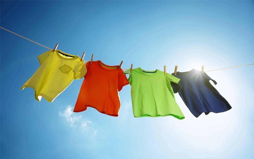 Đáng lưu ý, bạn nên cân nhắc việc sử dụng nước xả vải. Khi dùng, chúng tạo một lớp màng mỏng trên vải ngăn cản sự lưu thông không khí.