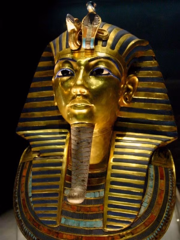 Con dao găm của vua Tutankhamun là một tác phẩm nghệ thuật tuyệt vời và độc đáo, và sự xuất hiện của những nguyên liệu từ vũ trụ này chỉ làm tăng thêm giá trị của nó trong mắt của các nhà nghiên cứu và những người yêu thích lịch sử.