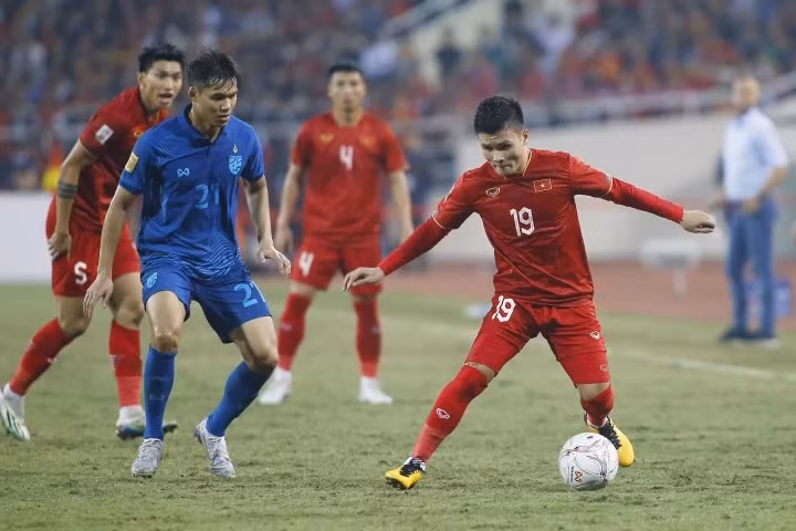 Quang Hai phai thoat khoi Pau FC, sang Thai Lan la buoc lui hop ly-Hinh-2