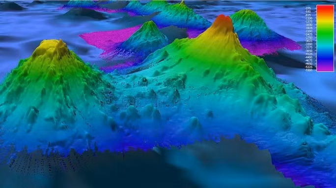 Một nghiên cứu mới đây của Cơ quan Vũ trụ Châu Âu (ESA) cho thấy rằng CryoSat-2, một vệ tinh chuyên dụng để theo dõi băng động trên cực Bắc và Nam, đã phát hiện ra hơn 19.000 "vật thể lạ" chưa từng biết đến trước đây trên các đại dương khắp trái đất.