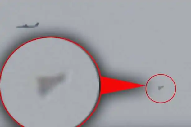 "Tôi có thể xác nhận những hình ảnh và video này do các binh lính hải quân Mỹ chụp được. Lực lượng đặc nhiệm Hiện tượng Không trung Không xác định (UAPTF) đã đưa những sự cố này vào danh sách cần điều tra", phát ngôn viên của Lầu Năm Góc nói.