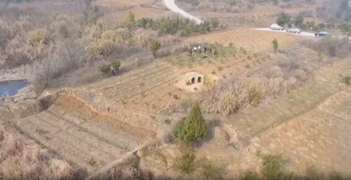 Dựa trên hiện vật được tìm thấy trong mộ cổ, các chuyên gia xác định ngôi mộ được xây dựng trong giai đoạn Nam Bắc triều (năm 420-589) ở Trung Quốc. (Ảnh minh họa)