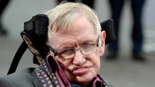 Rung minh nhung tien doan ve ngay tan the cua thien tai Stephen Hawking