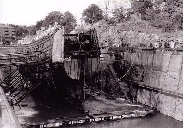 Ngày nay, tàu chiến Vasa được trưng bày tại Bảo tàng Vasa ở Stockholm, Thụy Điển. Hình dáng độc đáo, vẻ đẹp và sự thất bại bi thảm đã khiến tàu chiến này trở thành một điểm tham quan nổi tiếng, thu hút hàng triệu khách du lịch đến Thụy Điển mỗi năm.