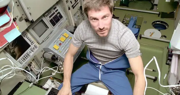 Ông trở thành phi hành gia đầu tiên của Nga được NASA đào tạo, cùng với việc trở thành sĩ quan trạm của Tổ hợp vũ trụ Mir là điều không ai có thể bỏ qua. Và nhờ có bản lĩnh và tinh thần kiên cường, Sergei Krikalev đã vượt qua được giai đoạn khó khăn đó và tiếp tục thực hiện những nhiệm vụ khác trong tương lai.