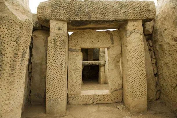 Sau nhiều thế kỷ, Hầm mộ Thánh Paulus đã bao gồm 30 gian ngầm. Người Malta đào nhiều đường hầm, di chuyển người chết từ trong các khu dân cư tới đây bằng hệ thống đường hầm dài, rộng, cắt nhau phức tạp như mê cung.