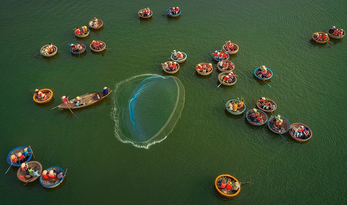 Quảng Nam, một trong những tỉnh miền Trung của Việt Nam, với diện tích khoảng 5.000 km2 và dân số hơn 1,5 triệu người, nổi tiếng với những danh lam, thắng cảnh vô cùng đặc sắc, thu hút lượng khách du lịch sống ở trong và ngoài nước.